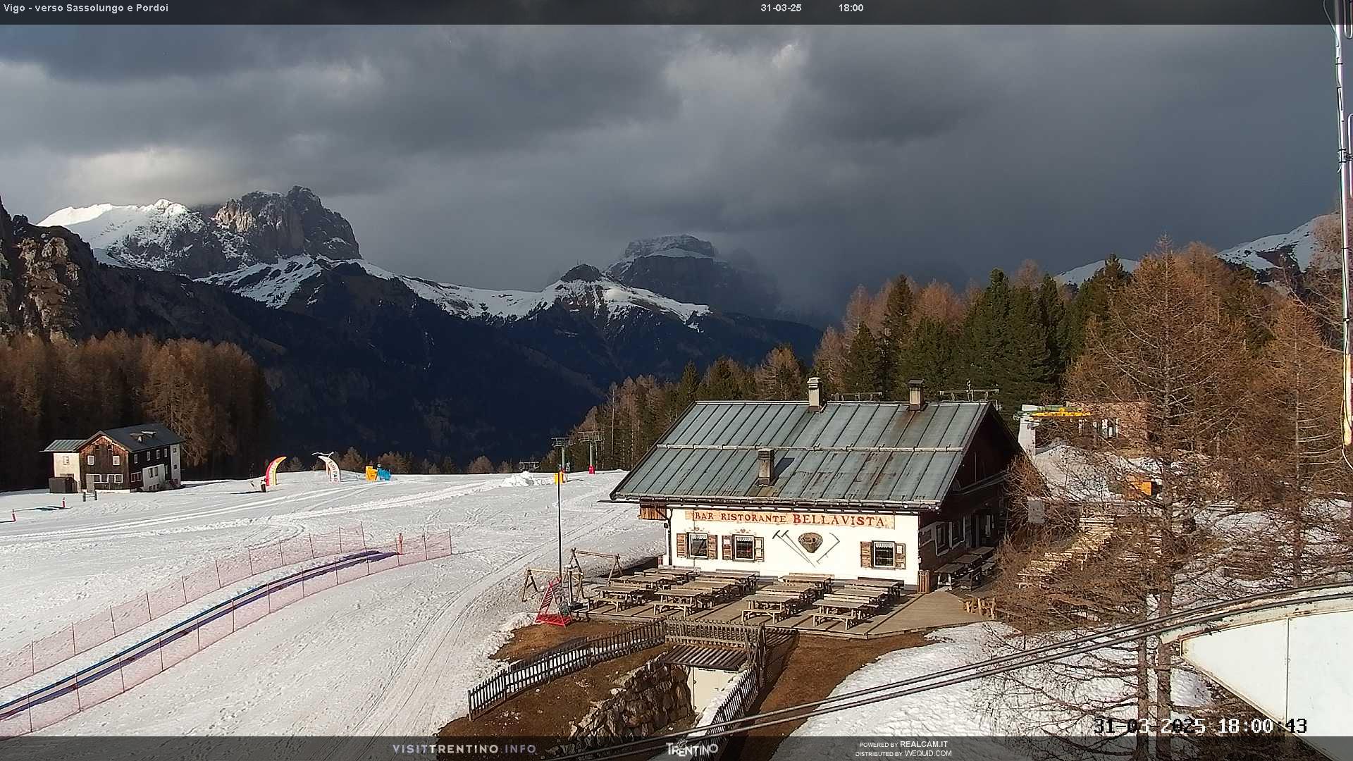 Webcam Vigo di Fassa - Catinaccio - Towards Sassolungo and Sass Pordoi 