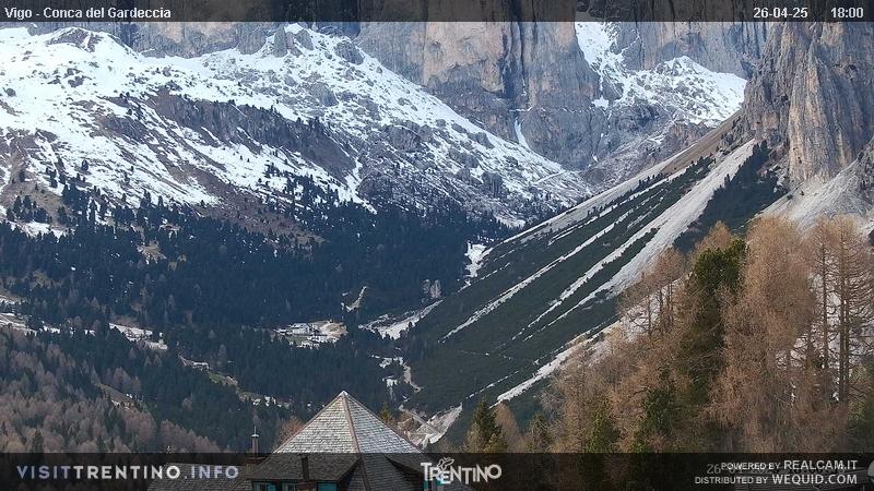  Webcam Vigo di Fassa - Catinaccio - Conca del Gardeccia. Ciampedie.